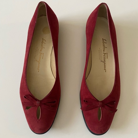 SALVATORE FERRAEGAMO Burgundy Suede Bow Accents Flats women’s size 7B - Picture 1 of 10